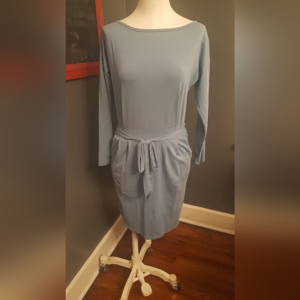Green comfortable dress, at knee, size Medium